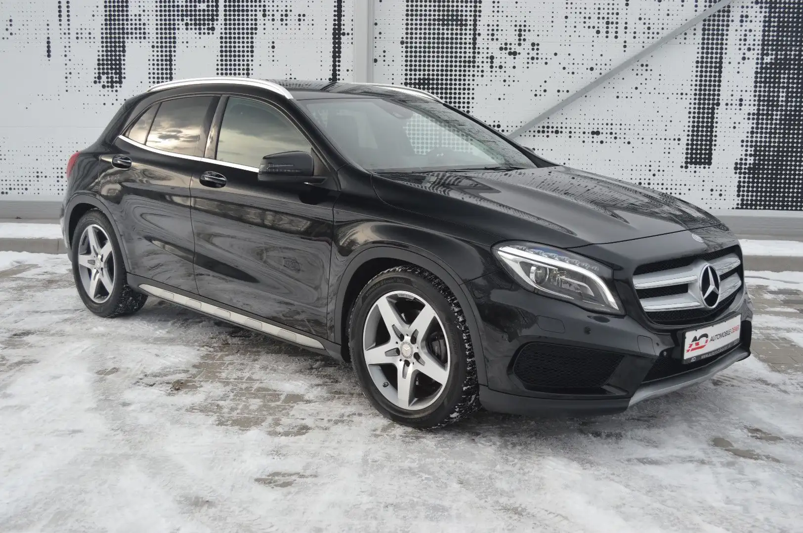Mercedes-Benz GLA 220 d 4Matic*AMG-LINE*ILS*R-CAM*NAVI*LEDER* Schwarz - 2