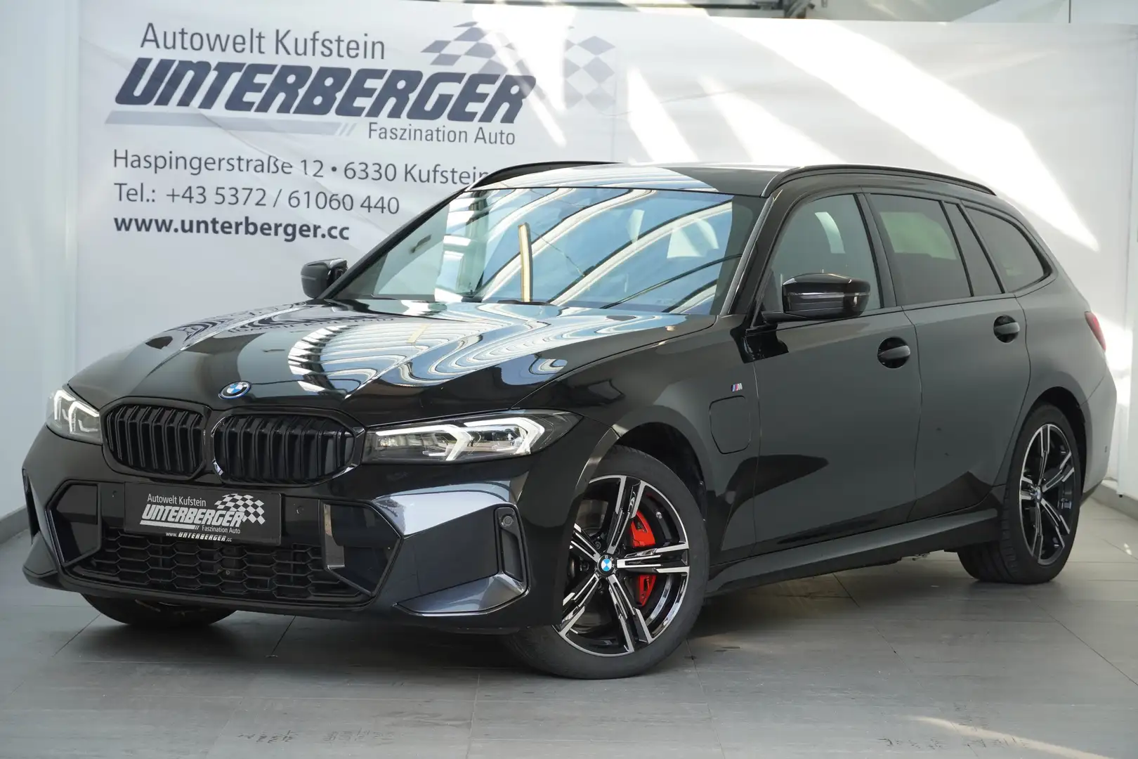 BMW 330 e xDrive Touring Aut. M Sportpaket Pro Schwarz - 1