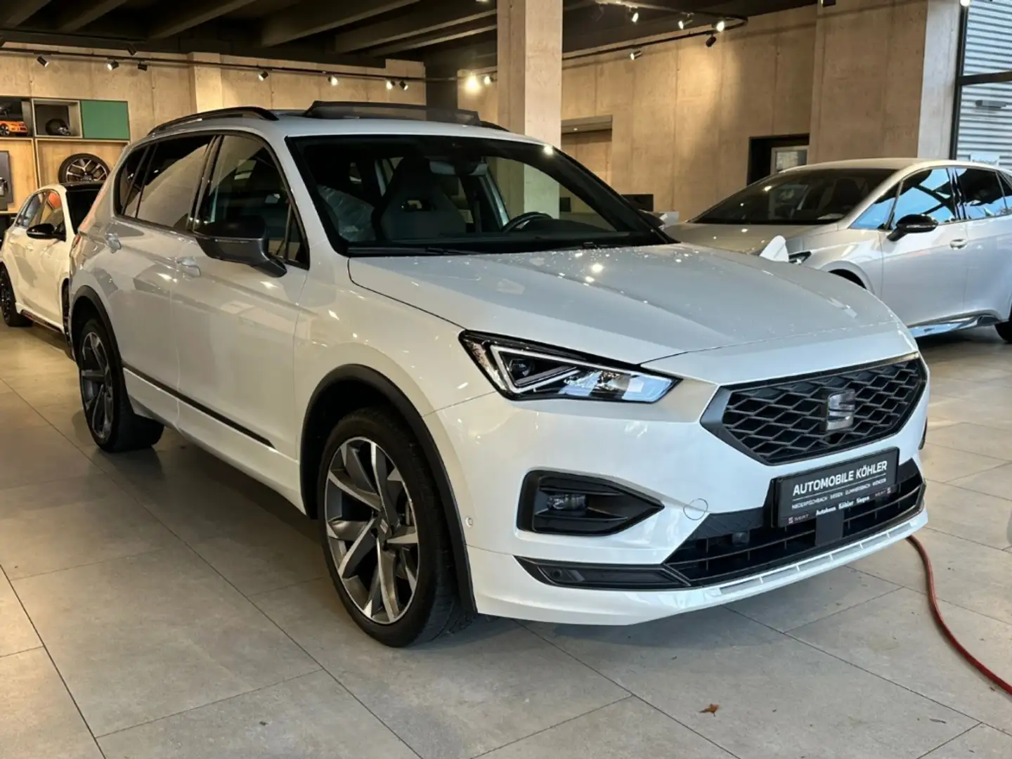 SEAT Tarraco FR e-HYBRID AD AHK-klappbar El. Panodach Navi Digi Weiß - 2