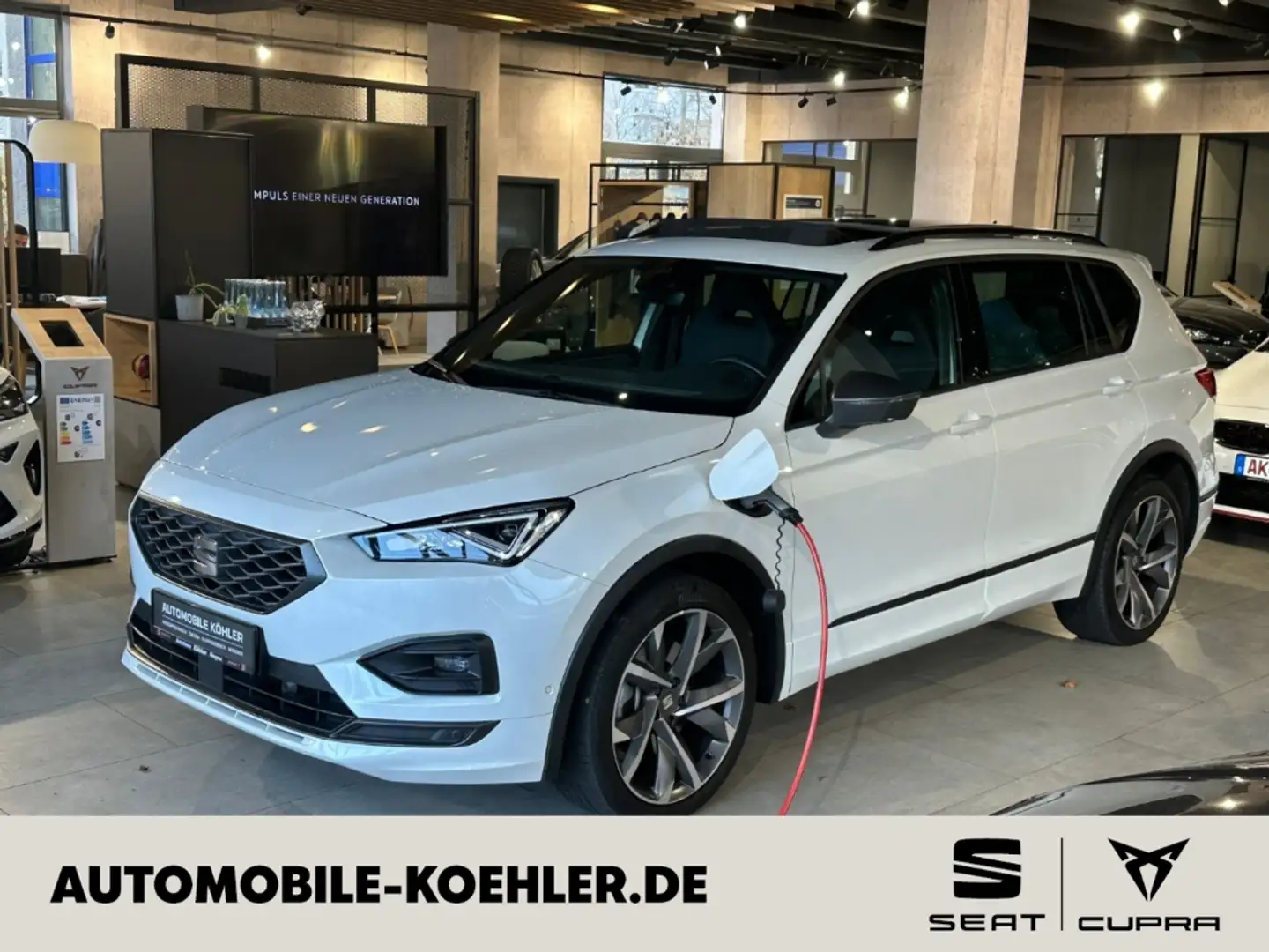 SEAT Tarraco FR e-HYBRID AD AHK-klappbar El. Panodach Navi Digi Weiß - 1
