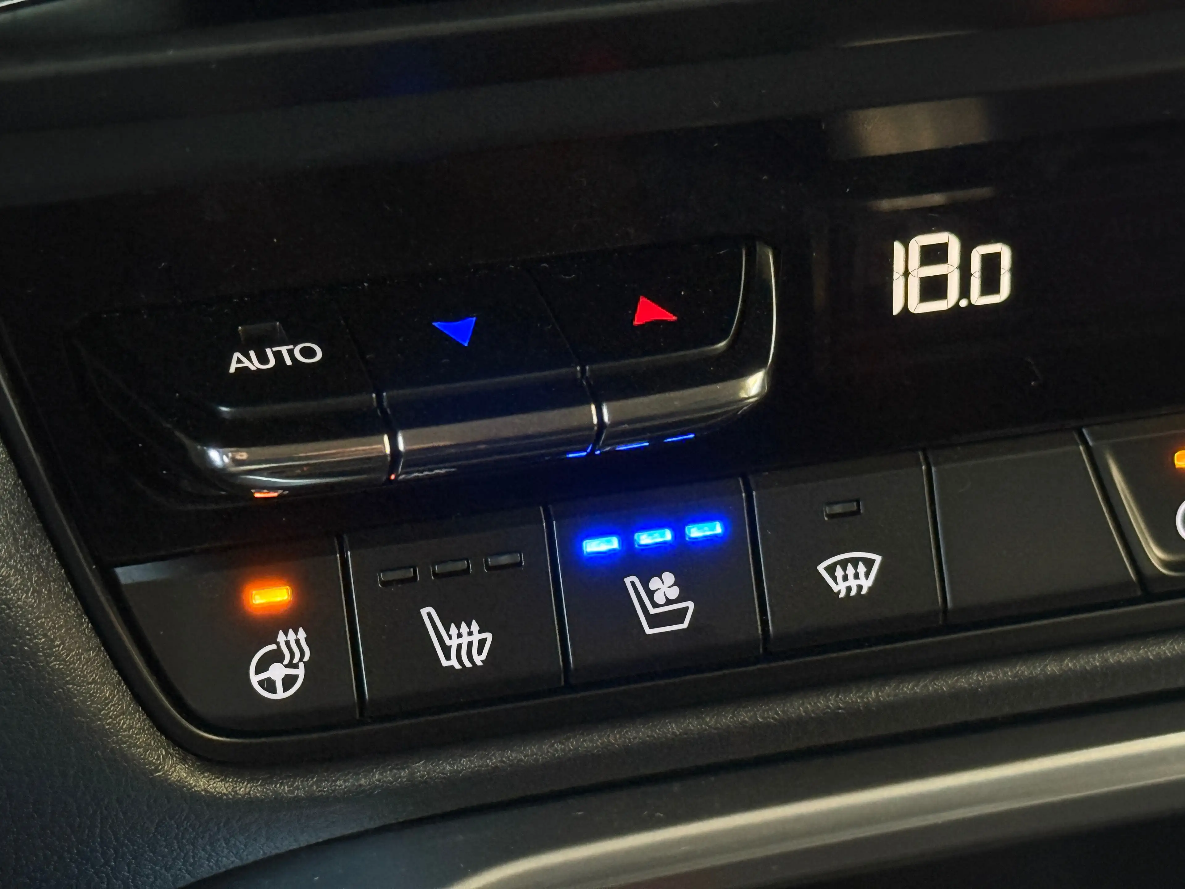 Mazda CX-60 CX-60 3.3 e-Skyactiv-D_TVA 21%_CARPLAY_CUIR_NAVI_FULLBLACK — photo 15