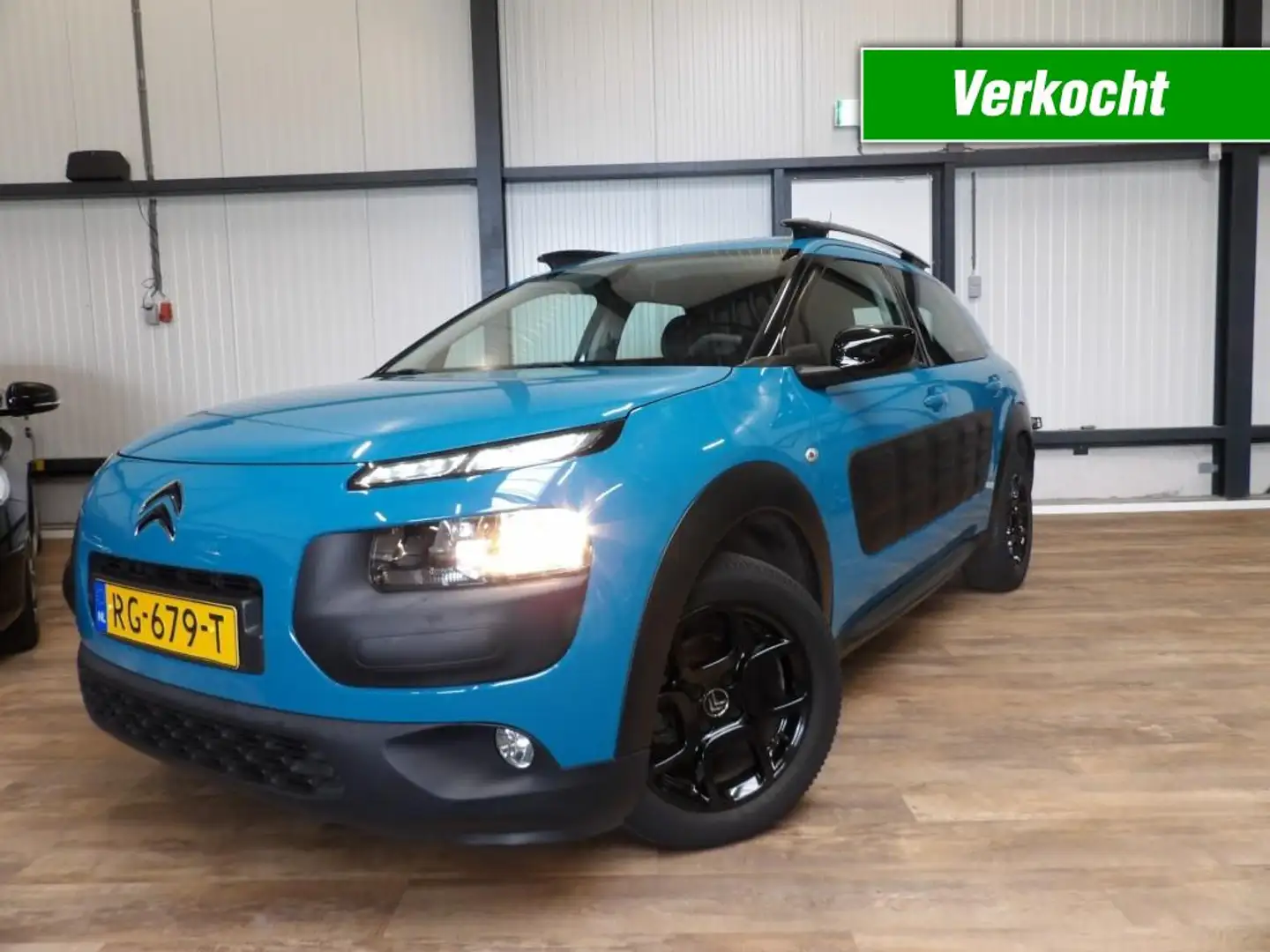 Citroen C4 Cactus 1.2 Shine - ecc - trekhaak - slechts 114570km! Blau - 1