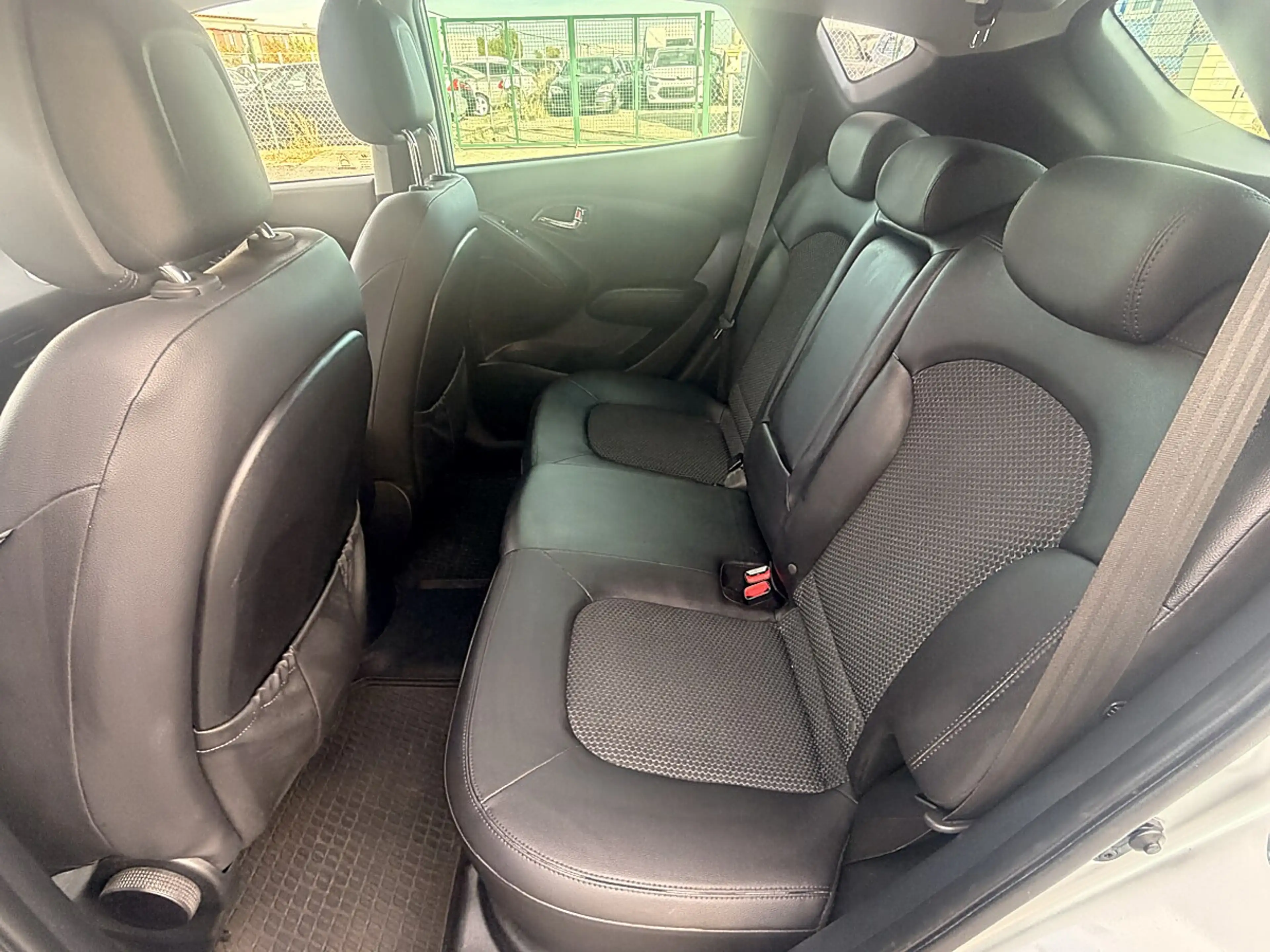 Hyundai iX35 2,0 CRDi Style 4WD*GARANTIE 24 MONATE — photo 9