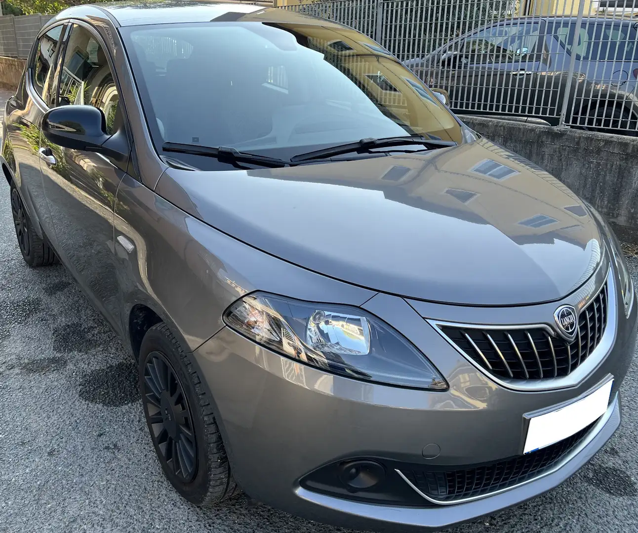Lancia Ypsilon 1.0 70cv Hybrid Silver Grigio - 2