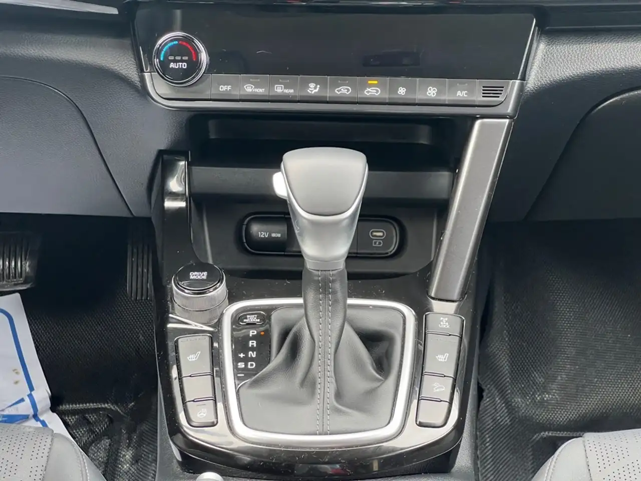 Kia Seltos снимка Kia Seltos