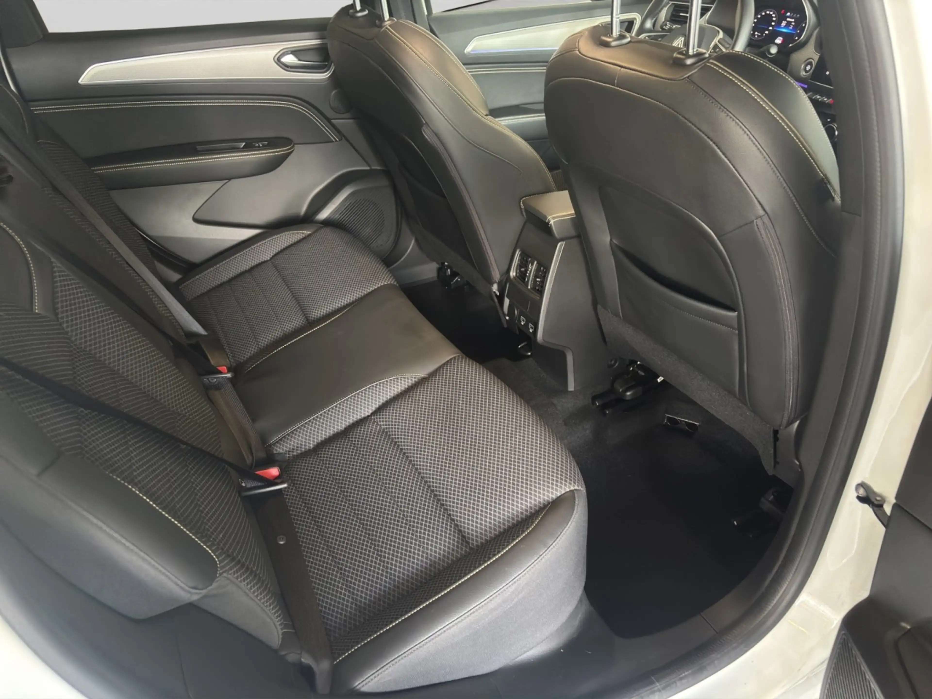 Renault Arkana Techno Mild Hybrid 140 EDC Klima Navi — photo 14