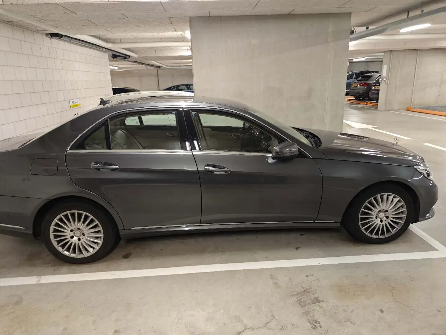 Mercedes-Benz E 220 E 220 BlueTEC Grijs - 2