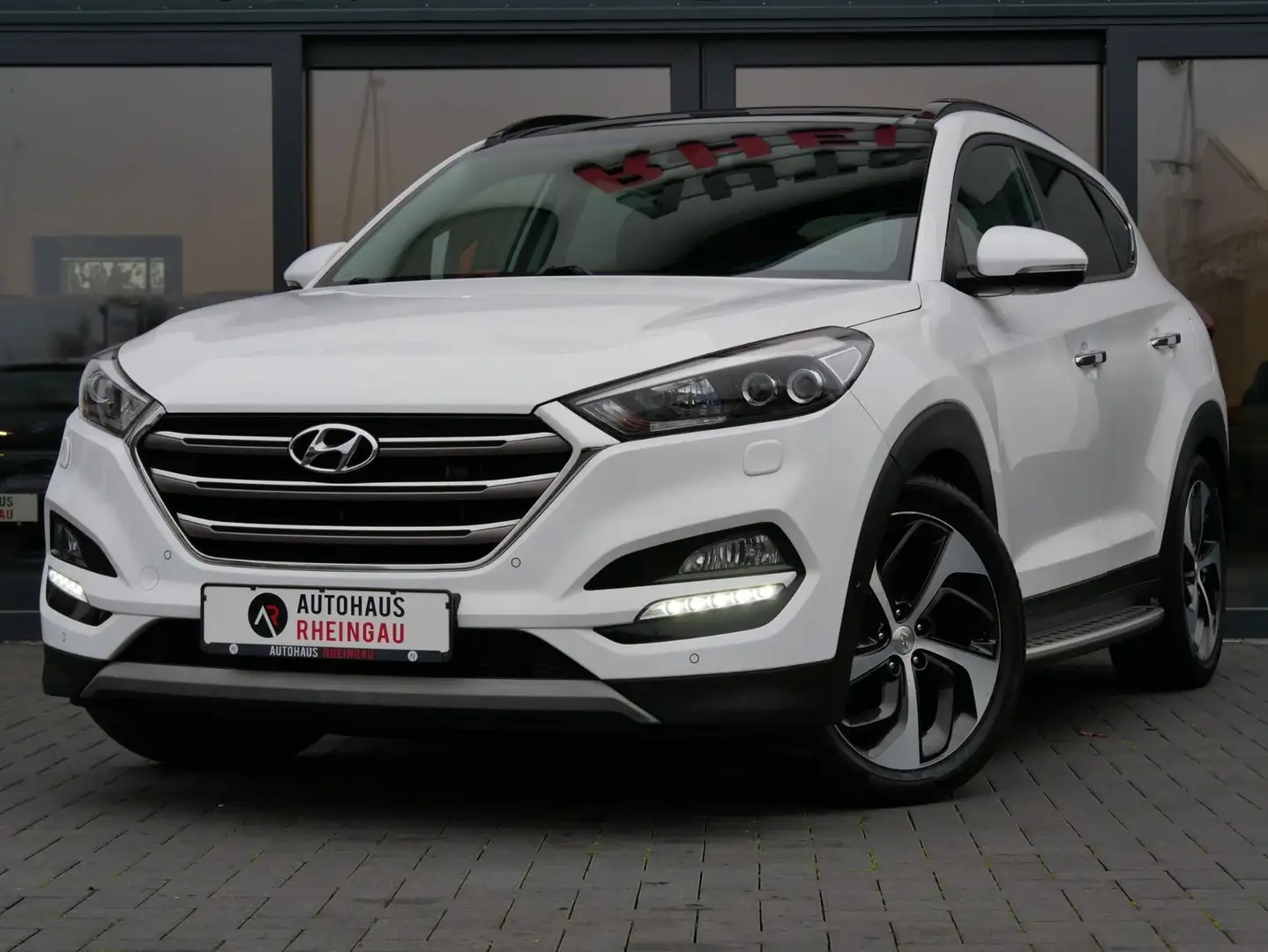 Hyundai TUCSON 2.0 CRDi 4WD PANO! LED! DAB! Blanc - 1
