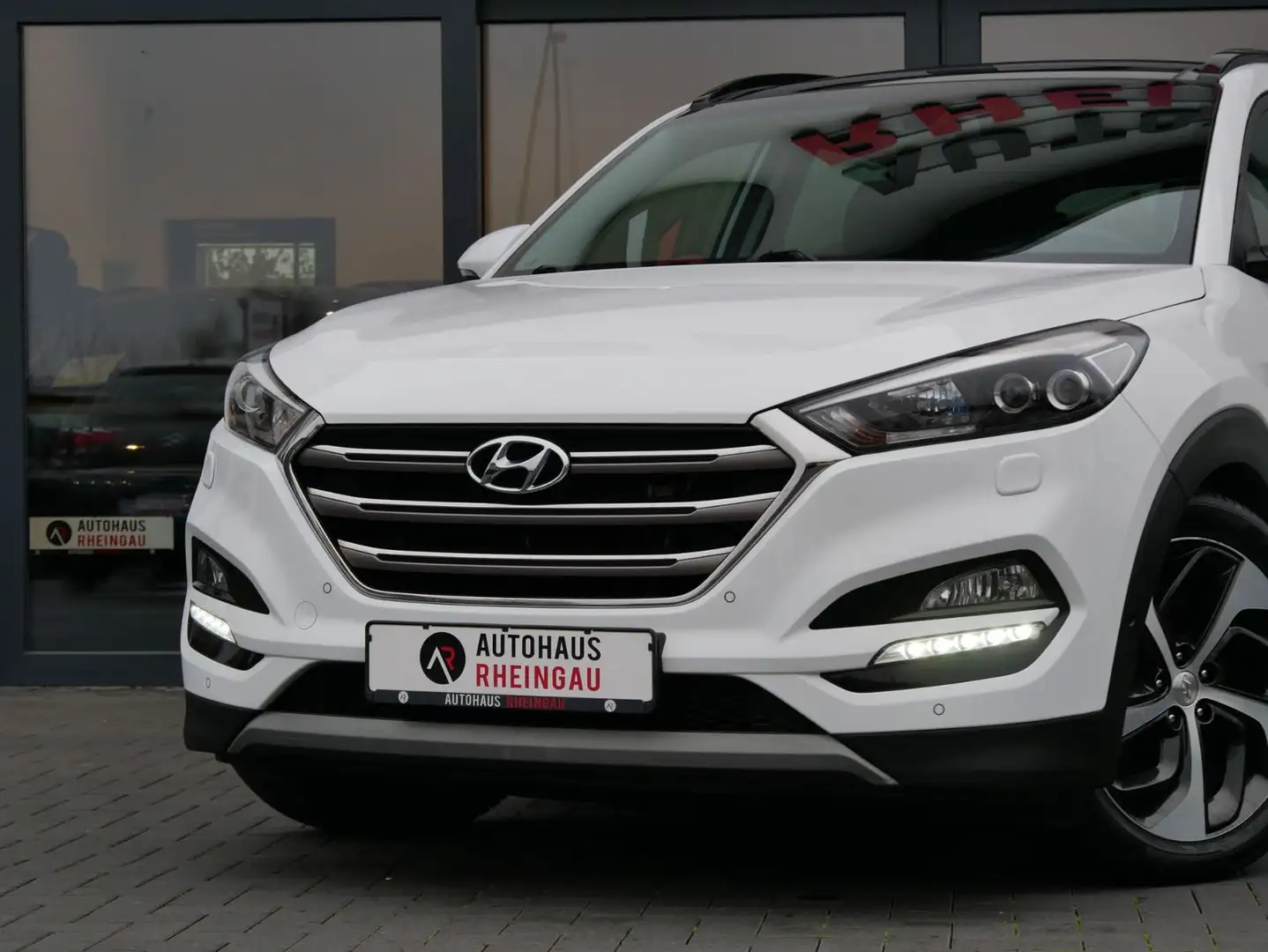 Hyundai TUCSON 2.0 CRDi 4WD PANO! LED! DAB! Blanc - 2