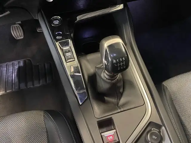 Peugeot 308 view 11
