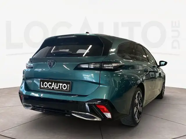 Peugeot 308 view 4