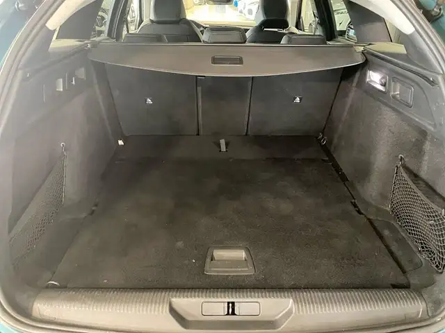 Peugeot 308 view 9