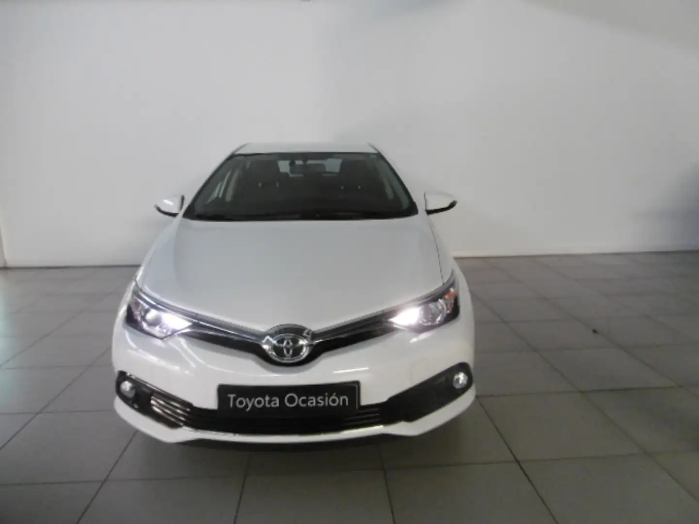 Toyota Auris Touring Sports hybrid 140H Feel! Blanc - 1