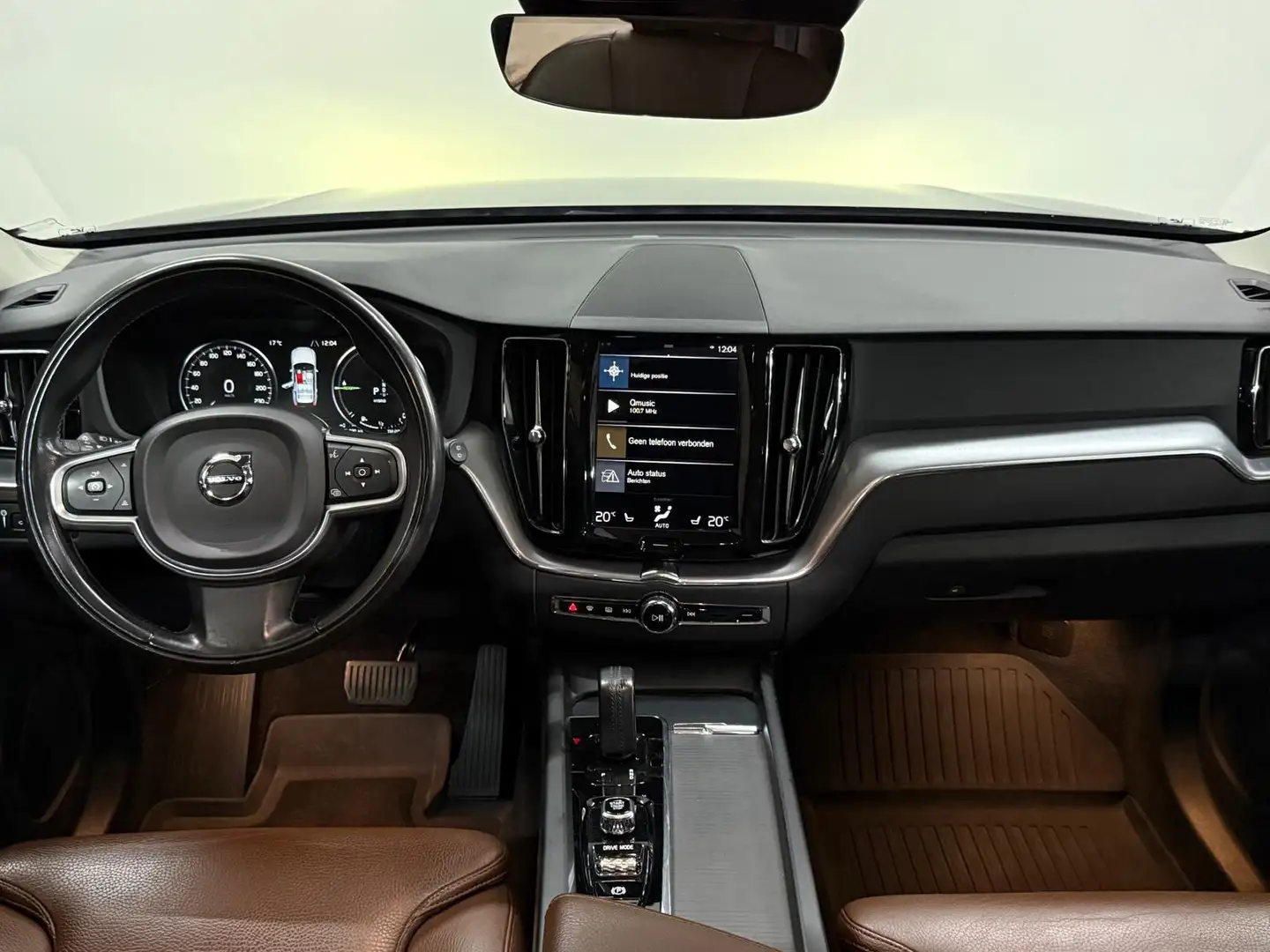 Volvo XC60 2.0 T8 Twin Engine AWD Momentum Pro | Panorama | L Чорний - 2