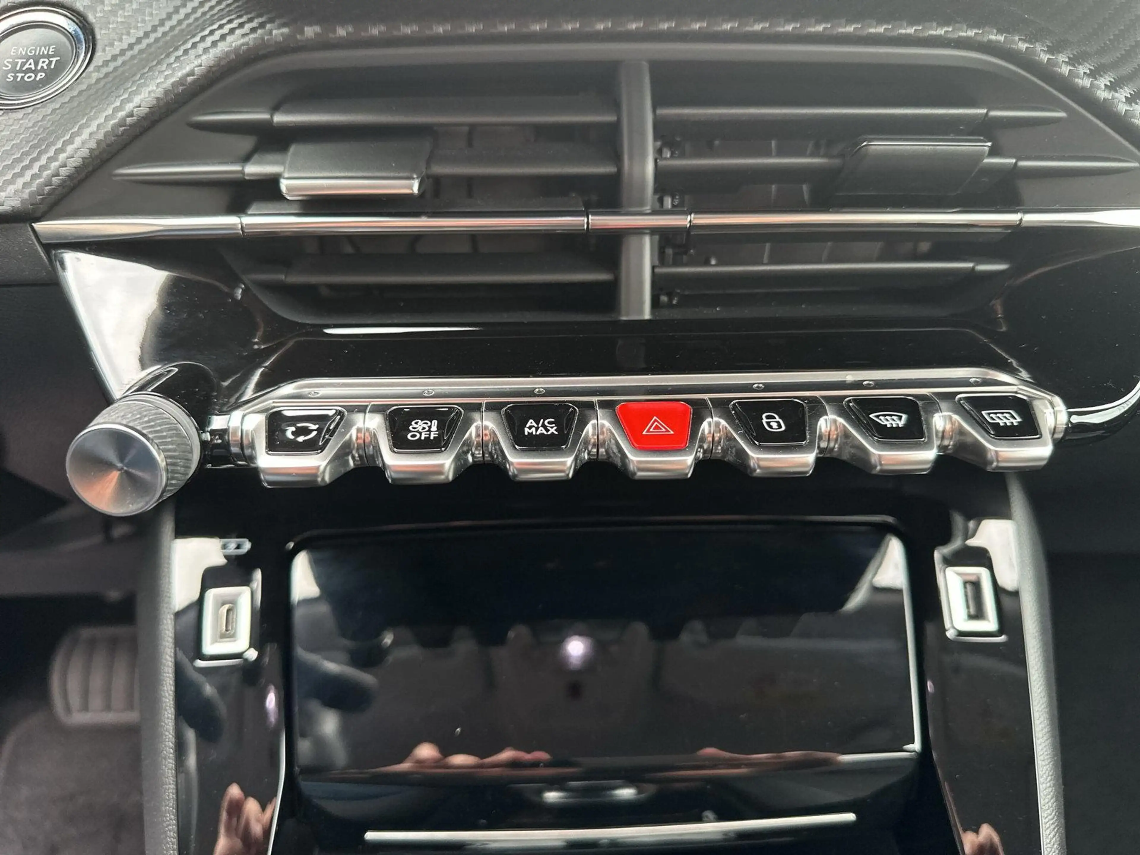 Peugeot e-2008 Allure — photo 21