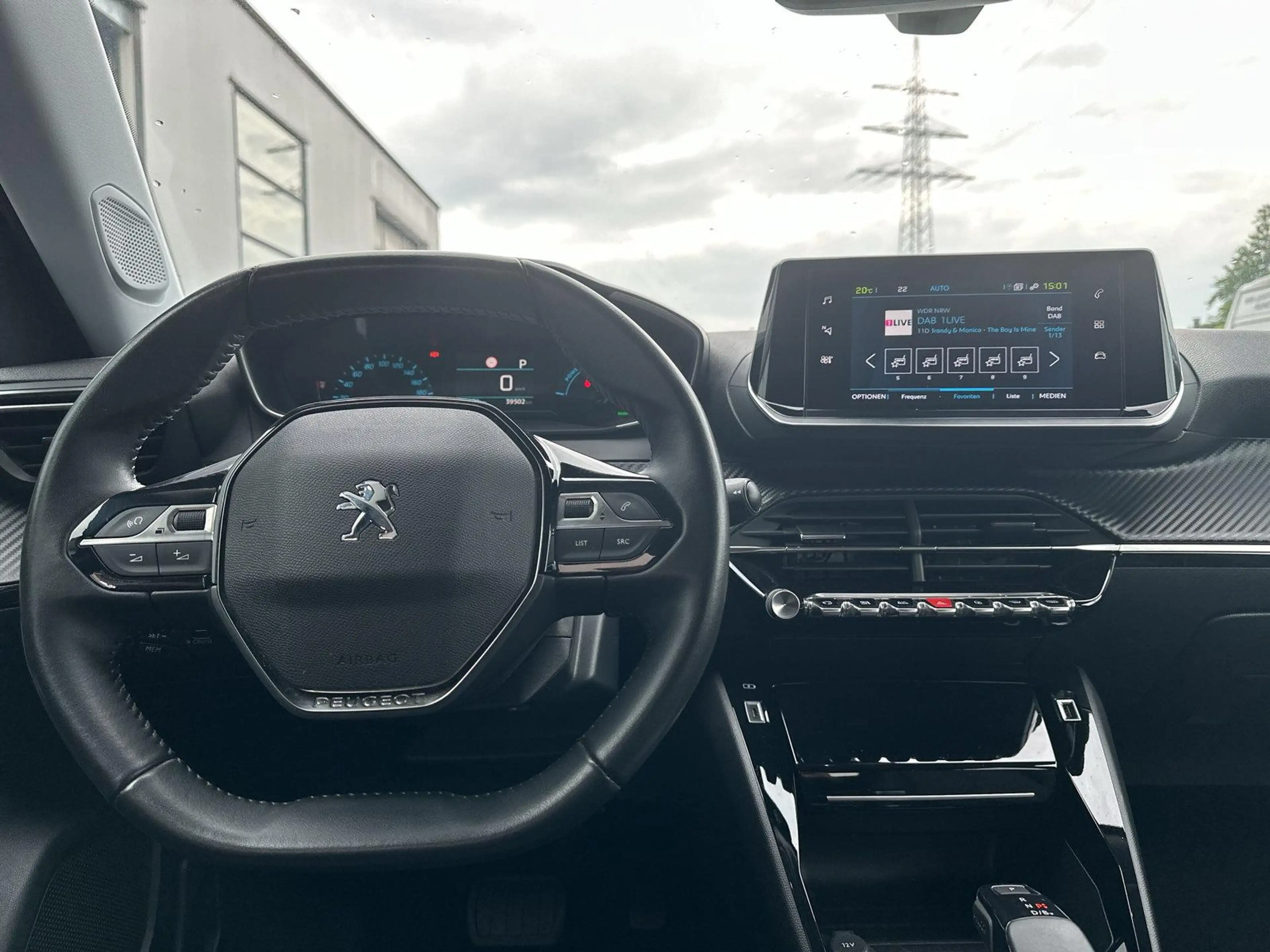 Peugeot e-2008 Allure — photo 13
