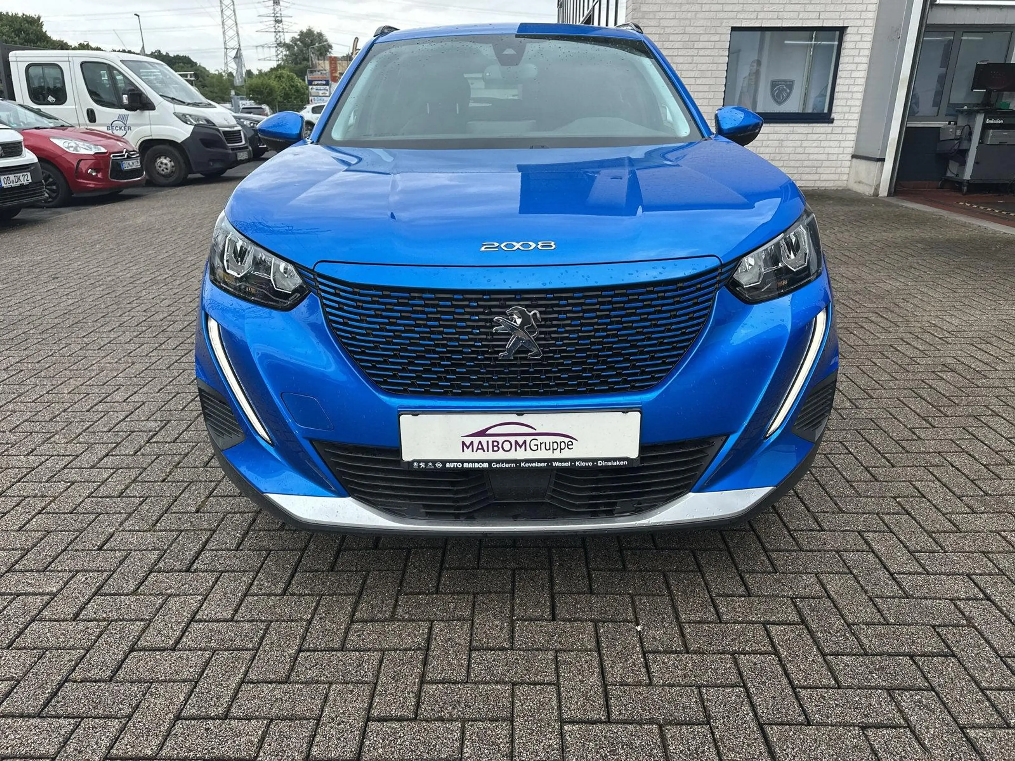 Peugeot e-2008 Allure — photo 9