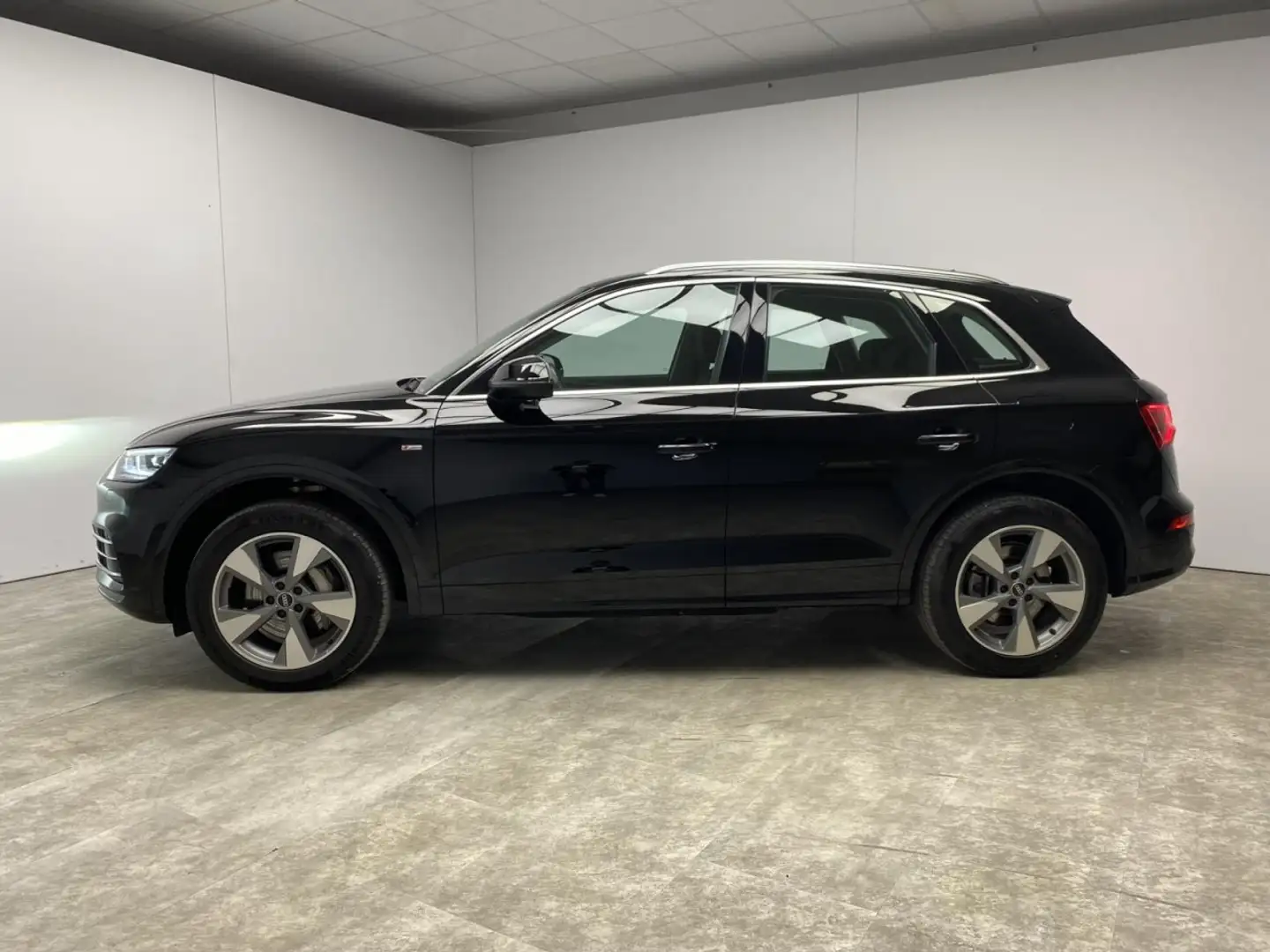 Audi Q5 50 TFSIe quattro Klima Navi Einparkhilfe Black - 2