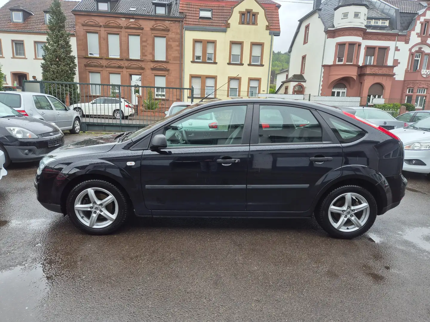 Ford Focus Trend " TÜV / AU neu " Schwarz - 1