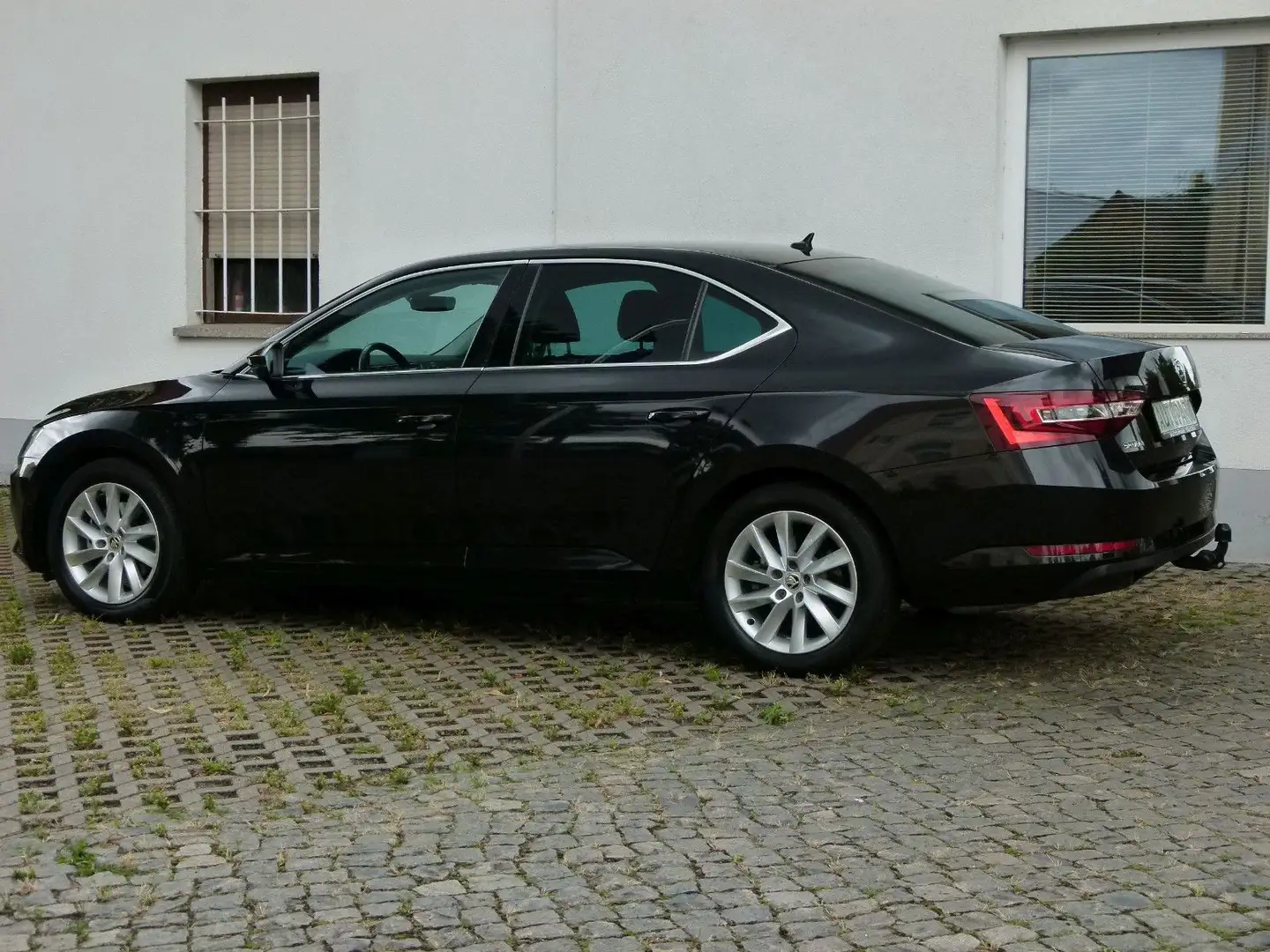 Skoda Superb TSI 1.Hand Navi AHK Kamera PDC +GARANTIE+ Noir - 2