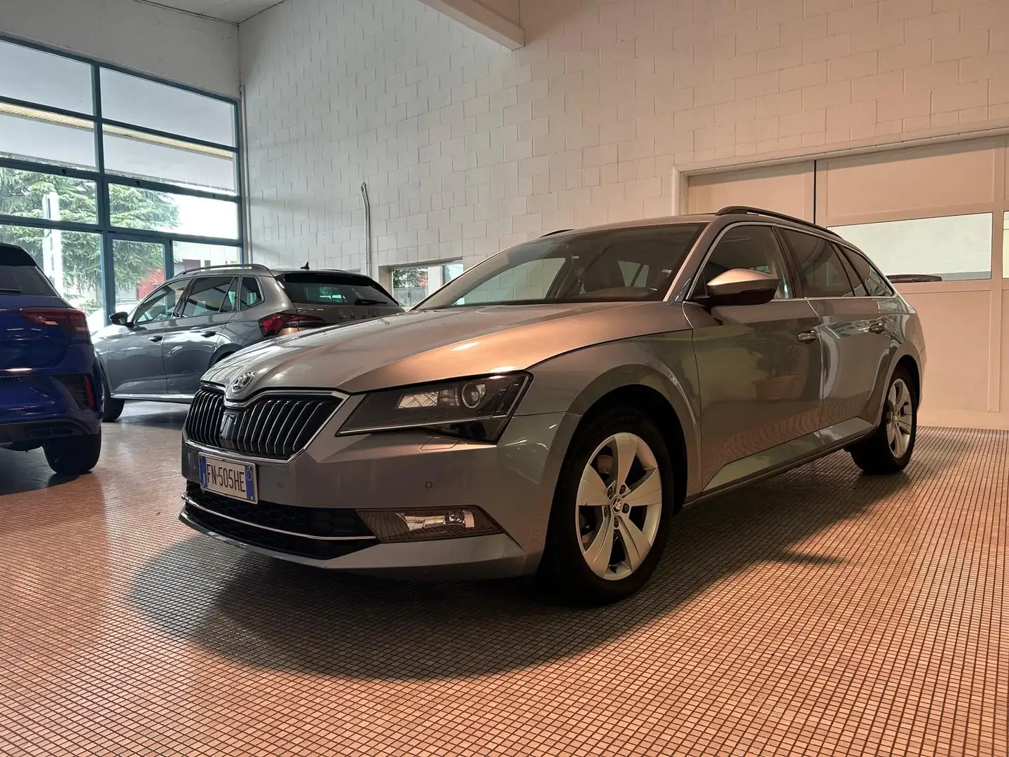 Skoda Superb Superb Wagon 2.0 tdi Executive 150cv dsg Grigio - 2