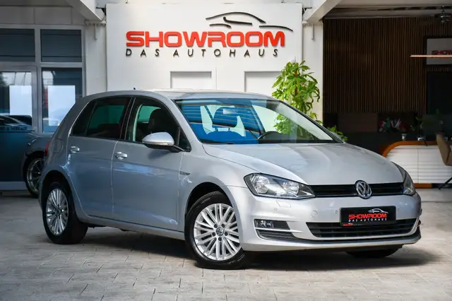 Volkswagen Golf view 3