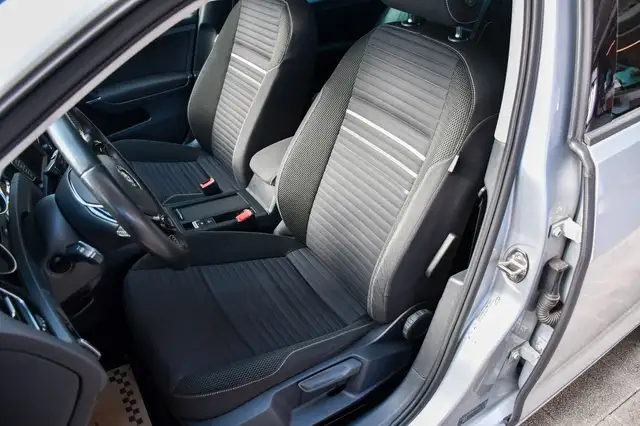 Volkswagen Golf view 12