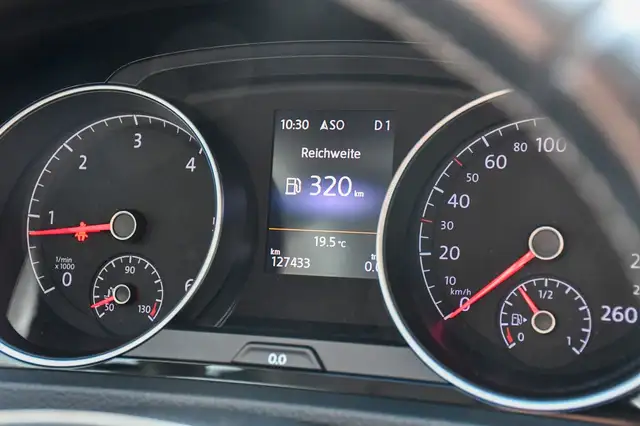 Volkswagen Golf view 22