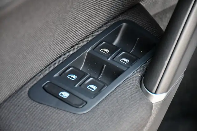 Volkswagen Golf view 9