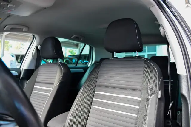 Volkswagen Golf view 13
