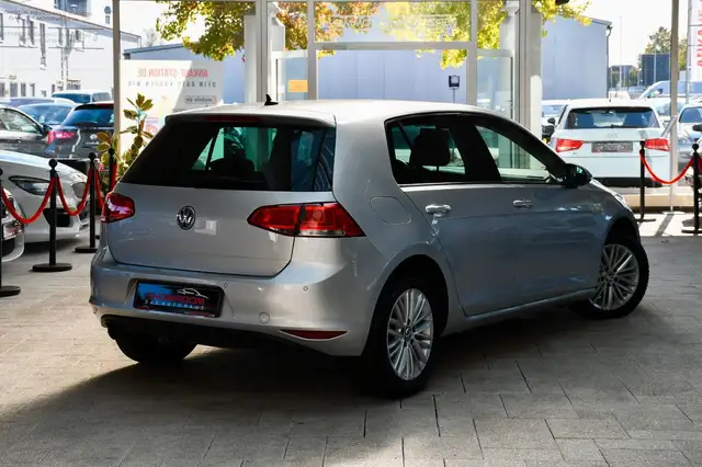 Volkswagen Golf view 2
