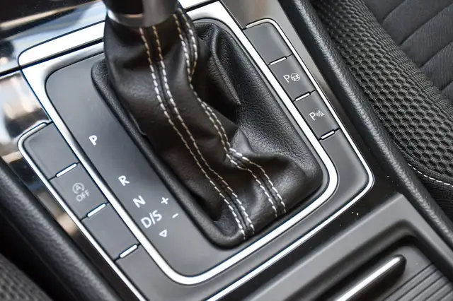 Volkswagen Golf view 24