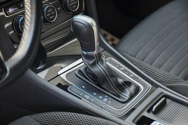 Volkswagen Golf view 23