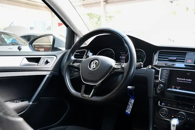 Volkswagen Golf view 21