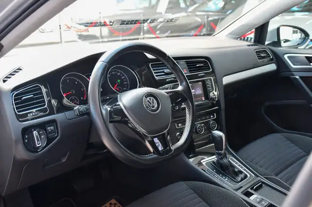 Volkswagen Golf view 17