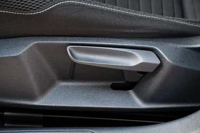 Volkswagen Golf view 11