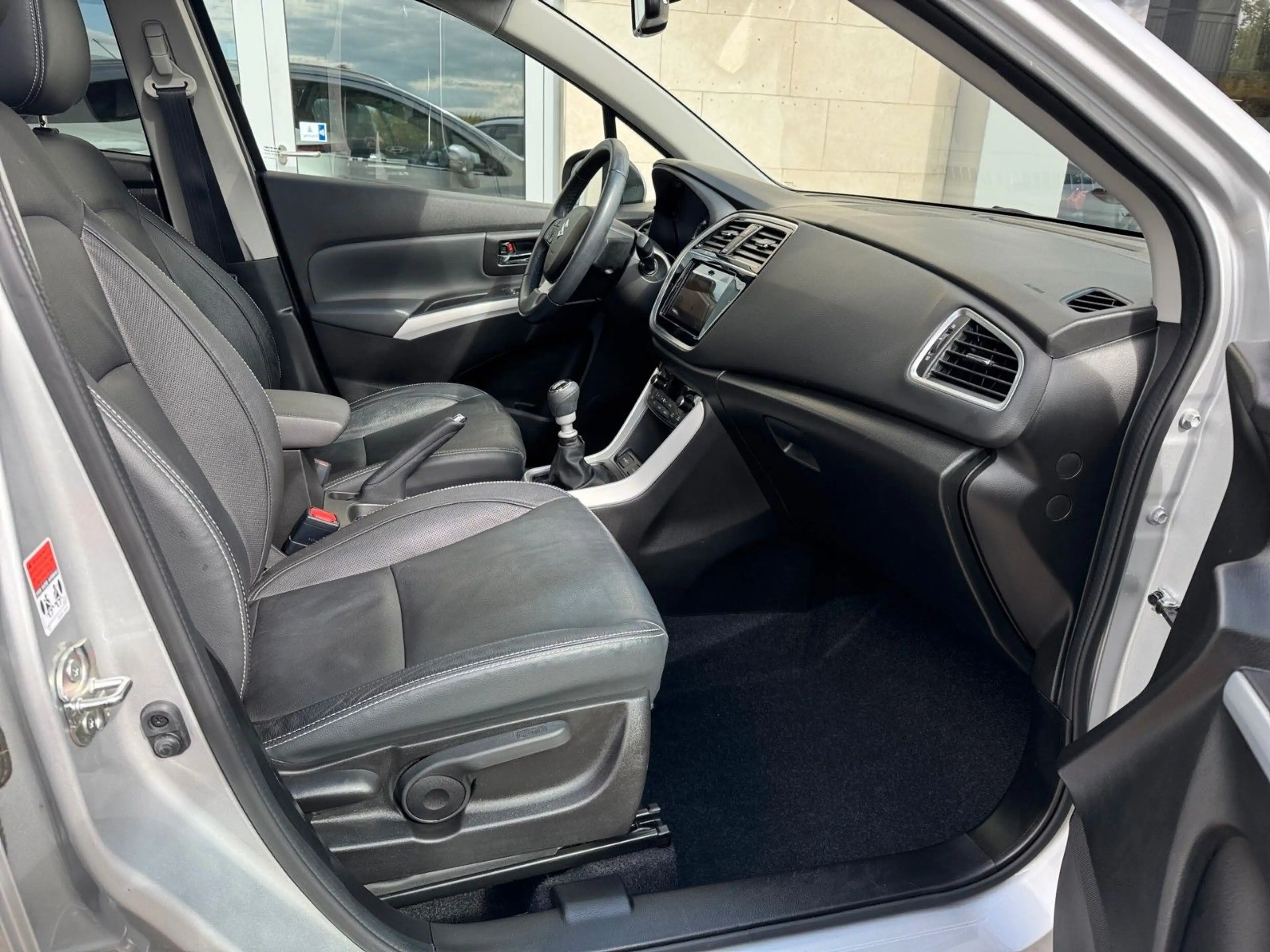 Suzuki SX4 S-Cross Comfort+ 4x4 AHK Winterräder — photo 13