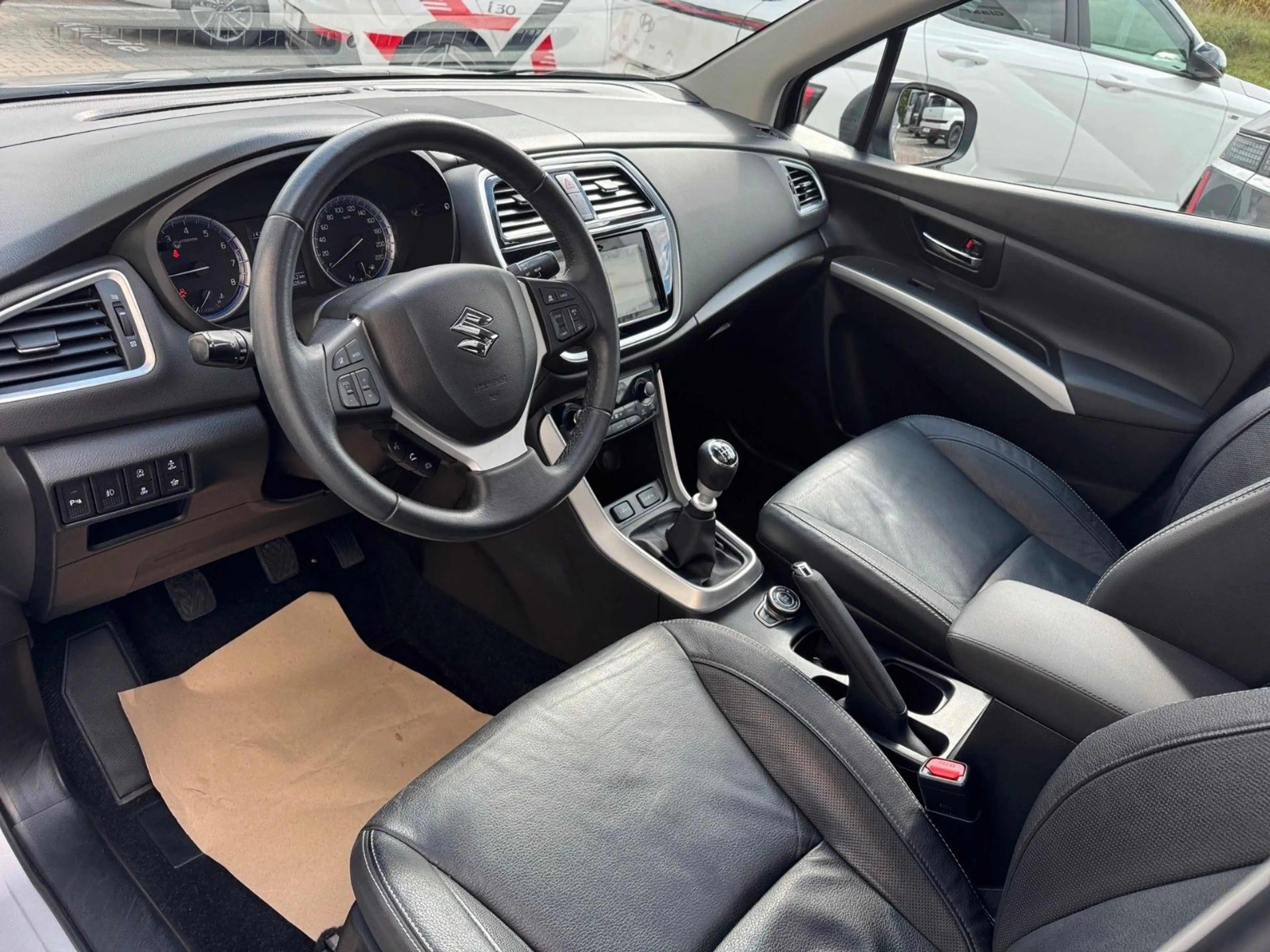 Suzuki SX4 S-Cross Comfort+ 4x4 AHK Winterräder — photo 16