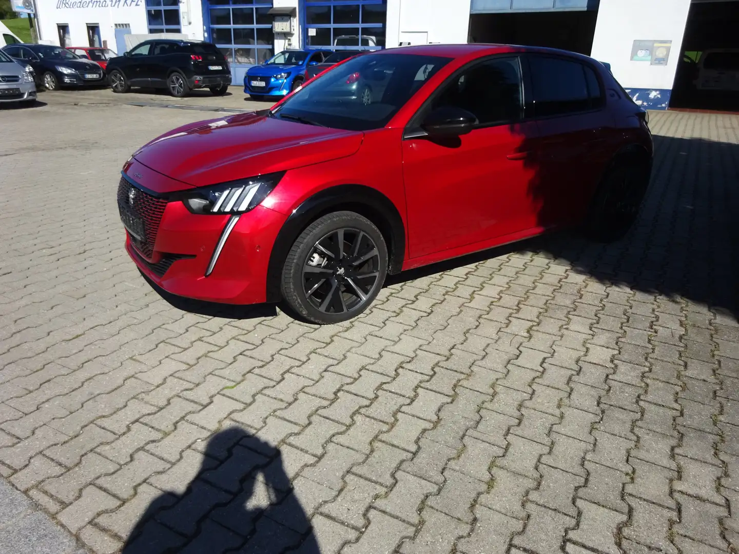 Peugeot 208 e- GT/Klima/Navi/SHZ/PDC v+h 360 Grad/Kamera h Rojo - 2