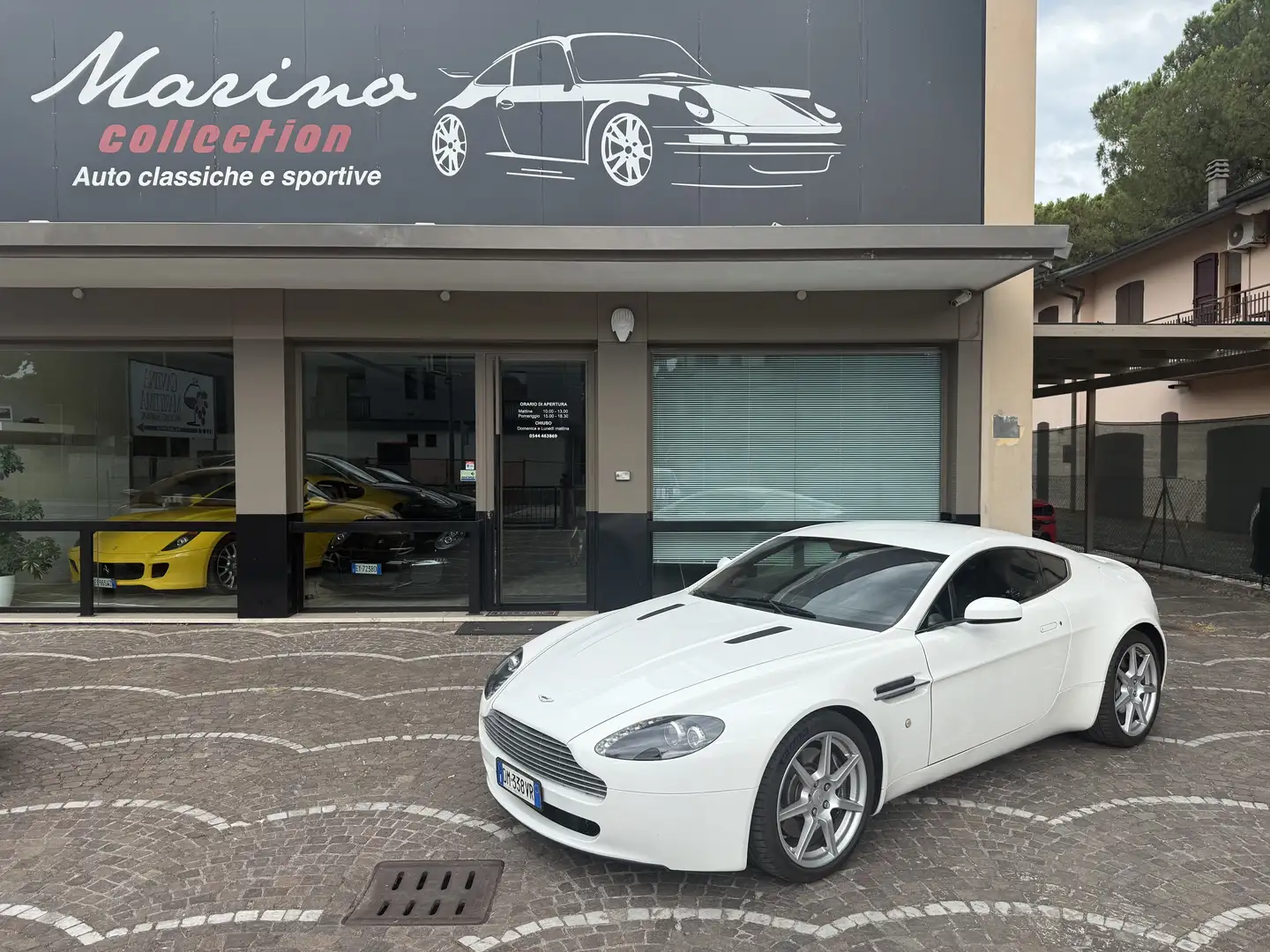 Aston Martin Vantage Vantage - manuale - prima vernice Bianco - 1