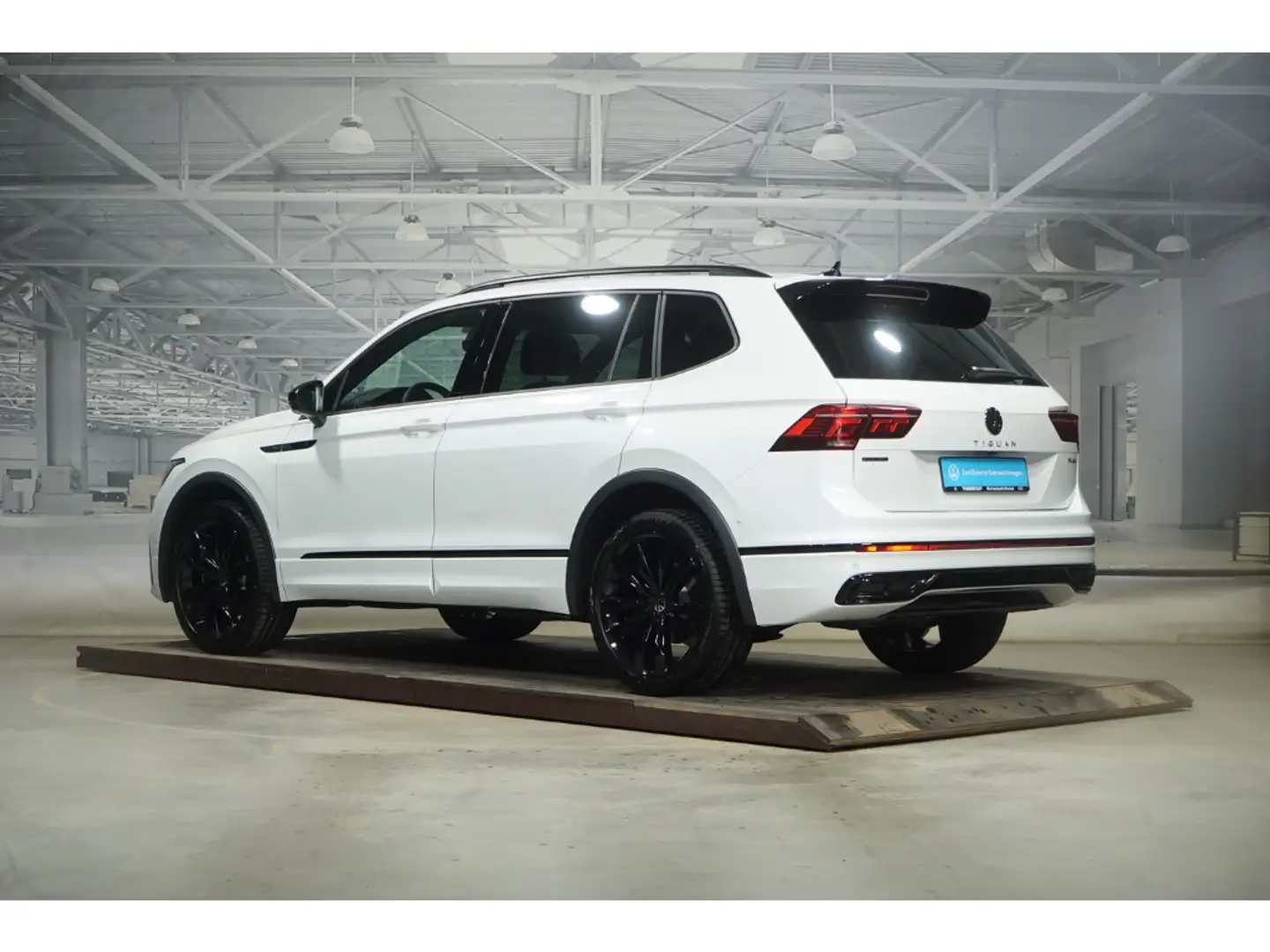 Volkswagen Tiguan Allspace R-Line 2.0 TDI 4M AHK PANO Standhz Weiß - 2