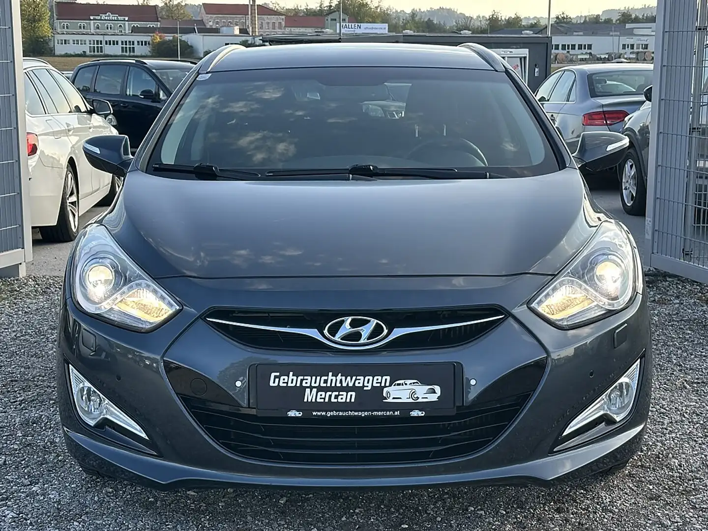 Hyundai i40 Style 1,7 CRDi DPF Aut. Grau - 2
