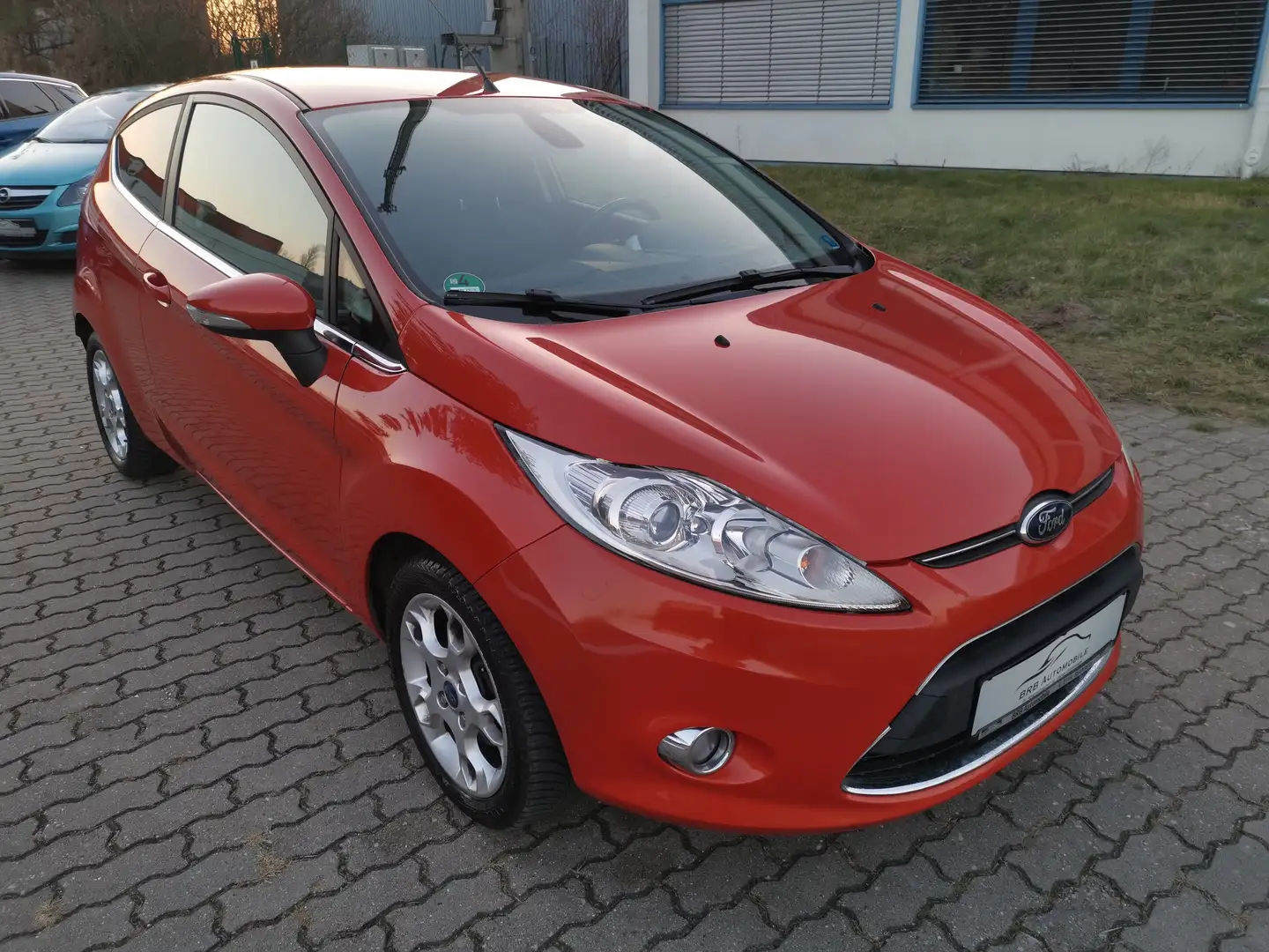 Ford Fiesta Titanium 1.25 TÜV PDC Sitzheizung Orange - 1