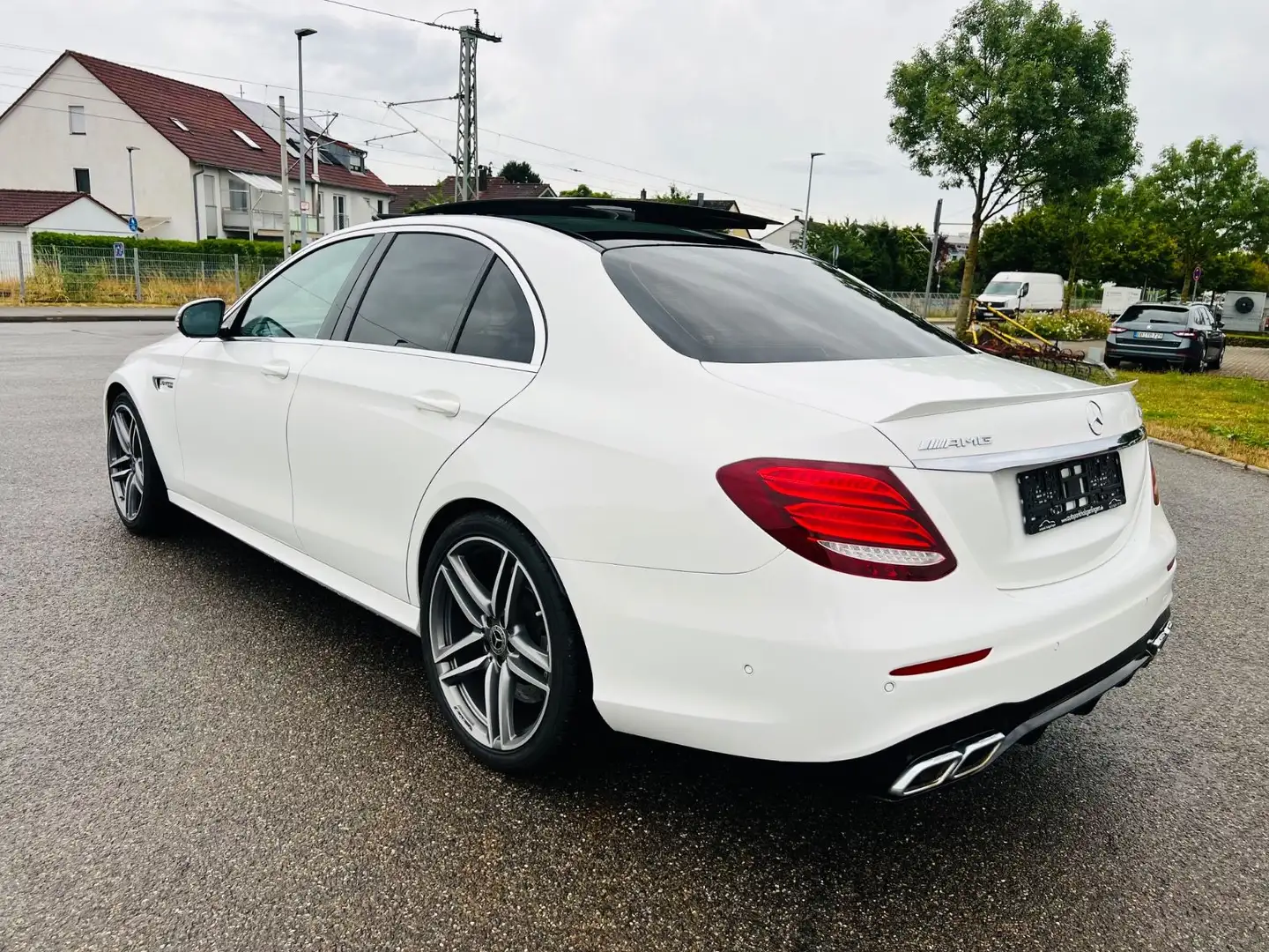 Mercedes-Benz E 63 AMG 4Matic+*PANO*LEDER*360grad*MwSt*2.Hand* Blanc - 2