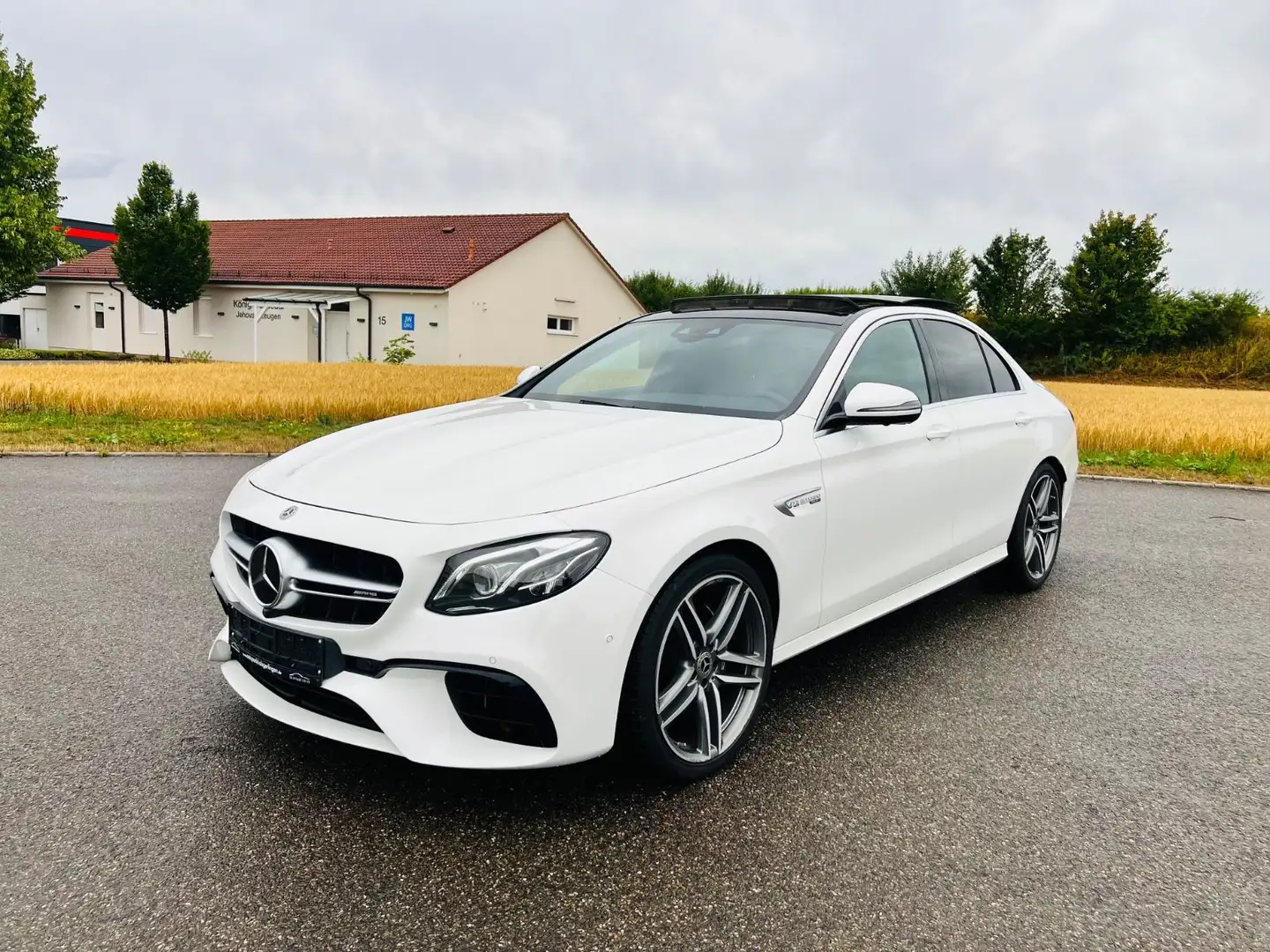 Mercedes-Benz E 63 AMG 4Matic+*PANO*LEDER*360grad*MwSt*2.Hand* Blanc - 1
