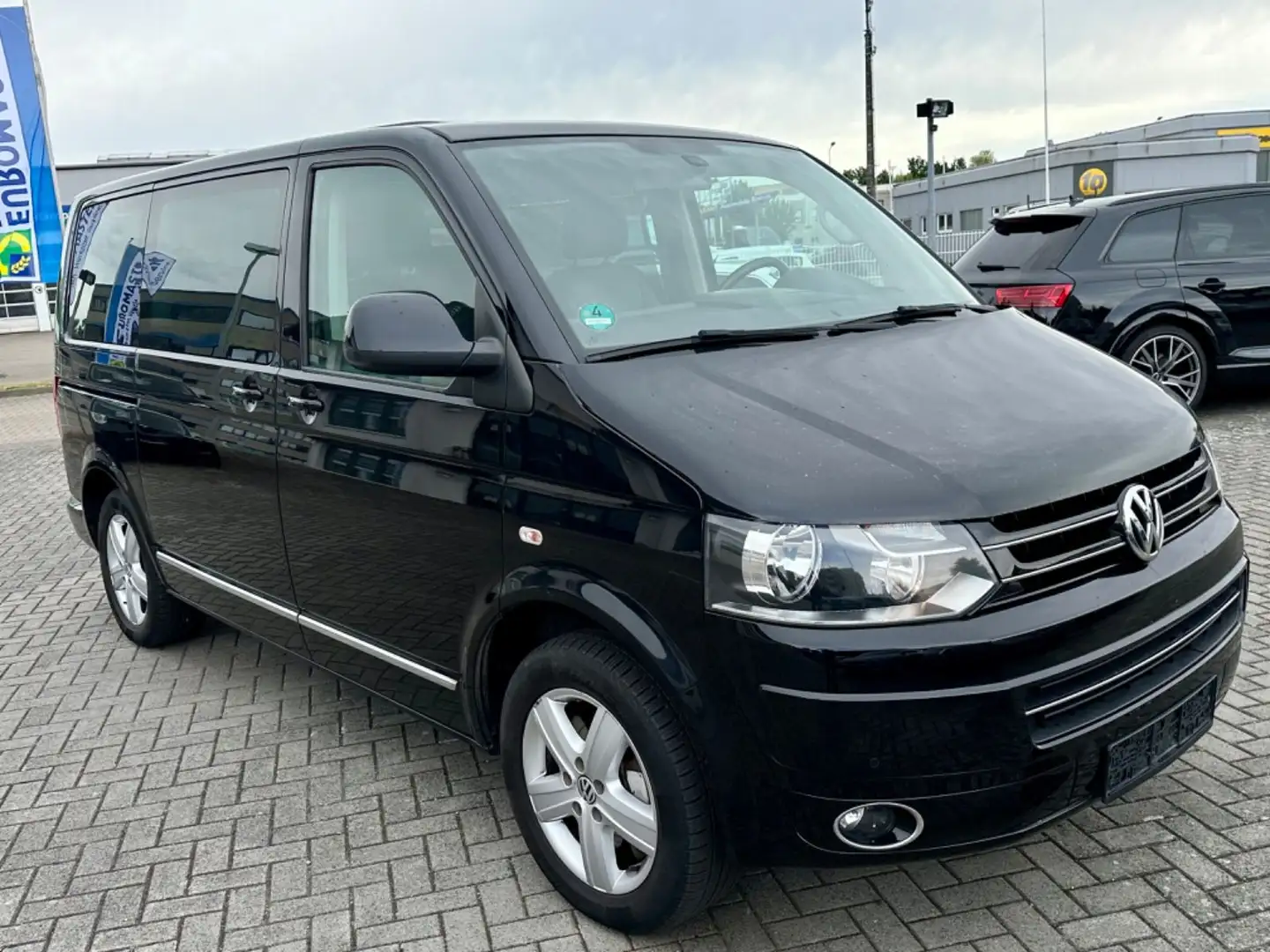 Volkswagen T5 Transporter Bus Multivan Highline Schwarz - 2