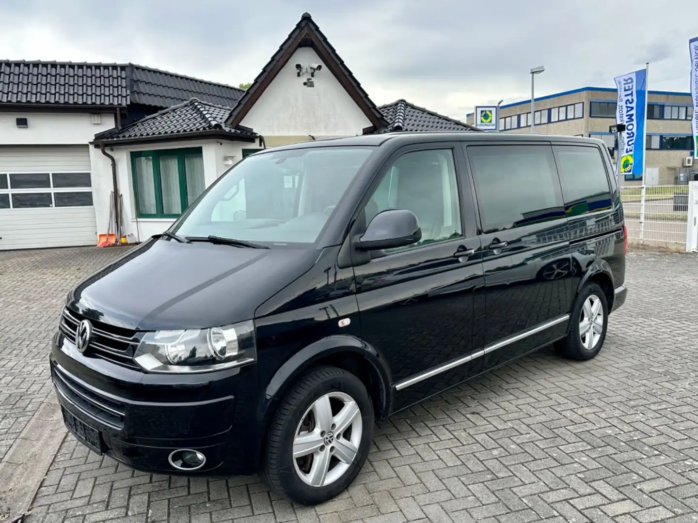 Volkswagen T5 Transporter Bus Multivan Highline Schwarz - 1
