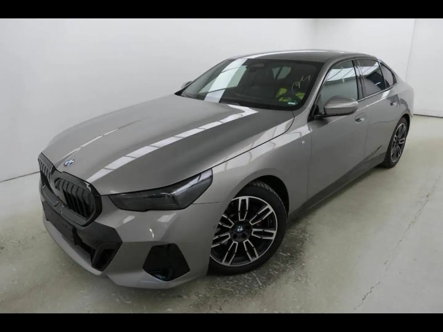 BMW 520 New|Msport|H&K|360CAM|HUD Grijs - 1