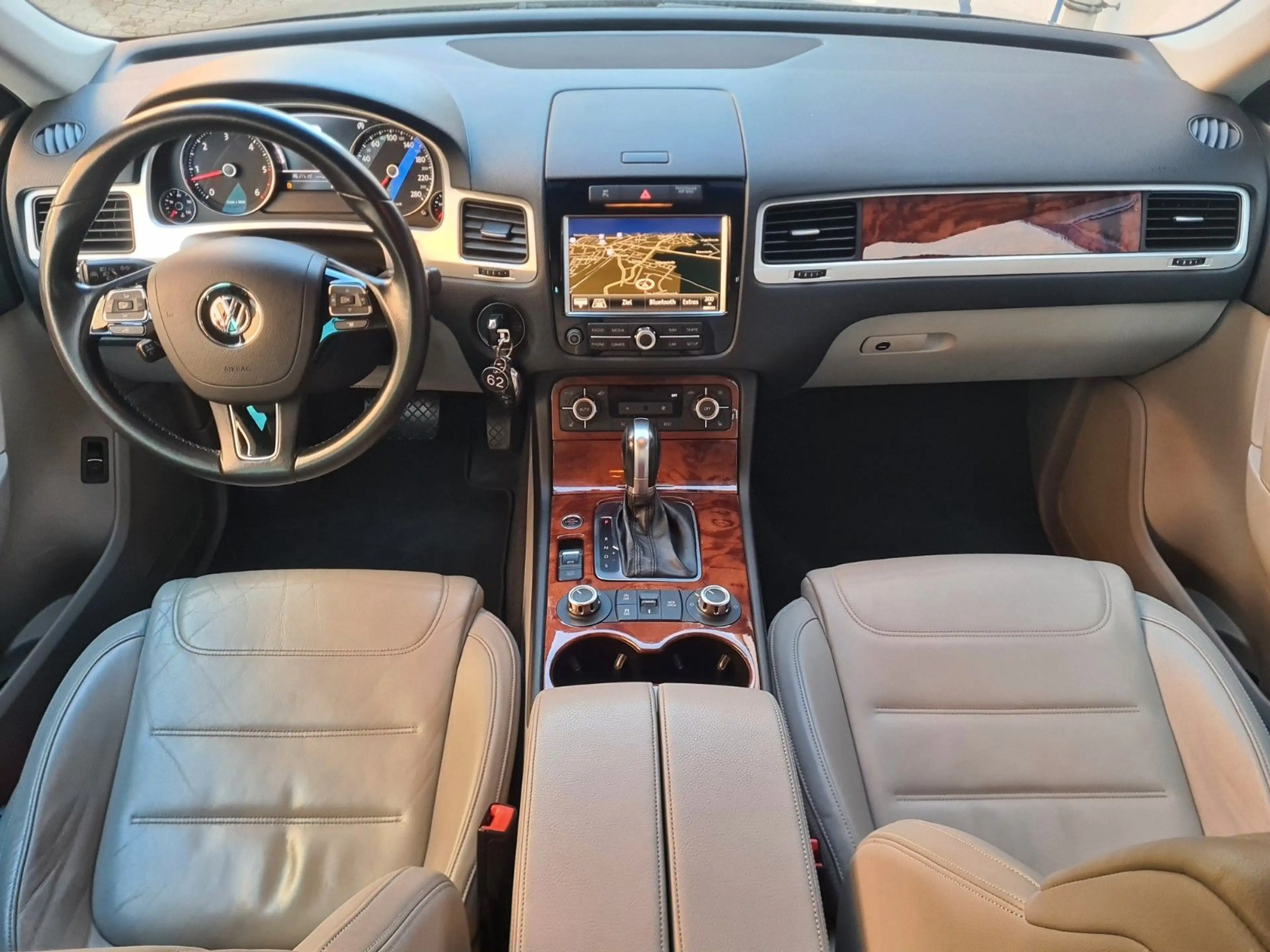 Volkswagen Touareg V6 TDI BMT *Garantie*Autom.*Navi*AHK* — photo 11