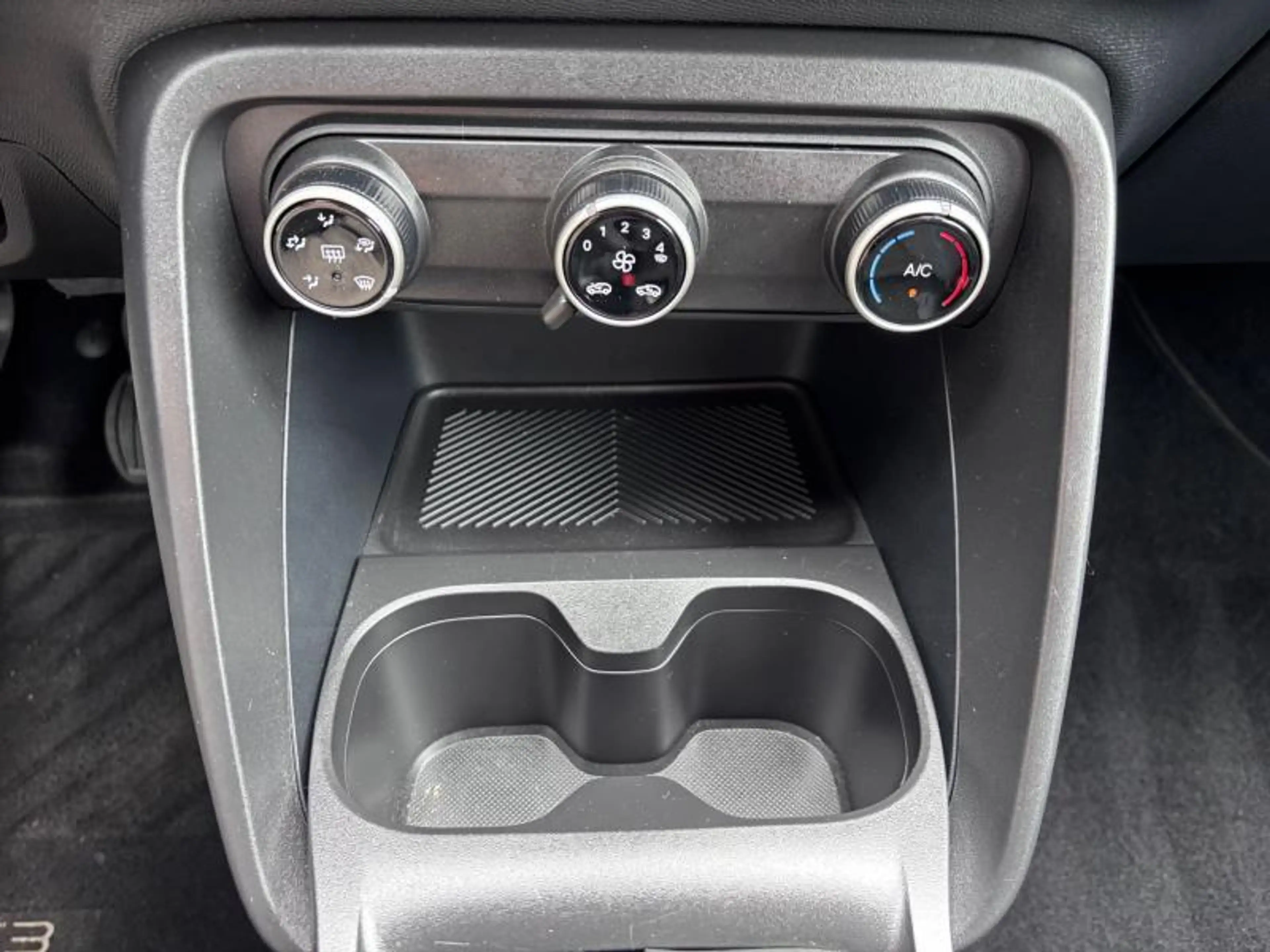 Citroen C3 You! / Bluetooth / Clim — photo 10